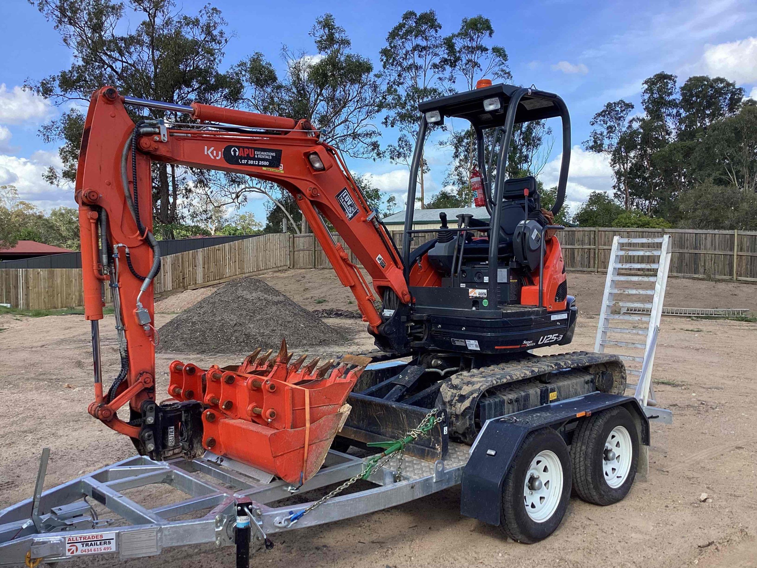 2.6T Excavator Trailer Package APU and rentals - Luscombe to Gold Coast