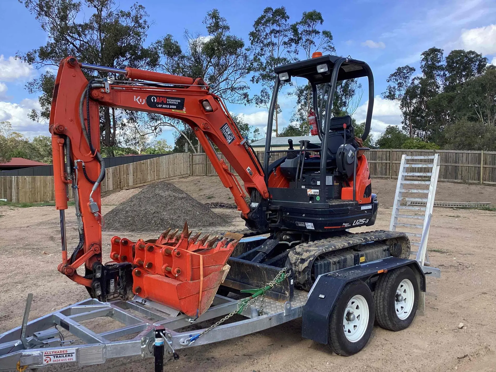 2.6T Excavator Trailer Package APU and rentals - Luscombe to Gold Coast qld